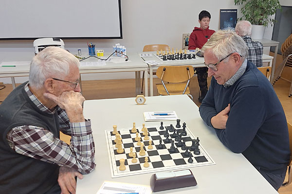 Bezirksmeisterschaft: Tabellenführer musste Haare lassen